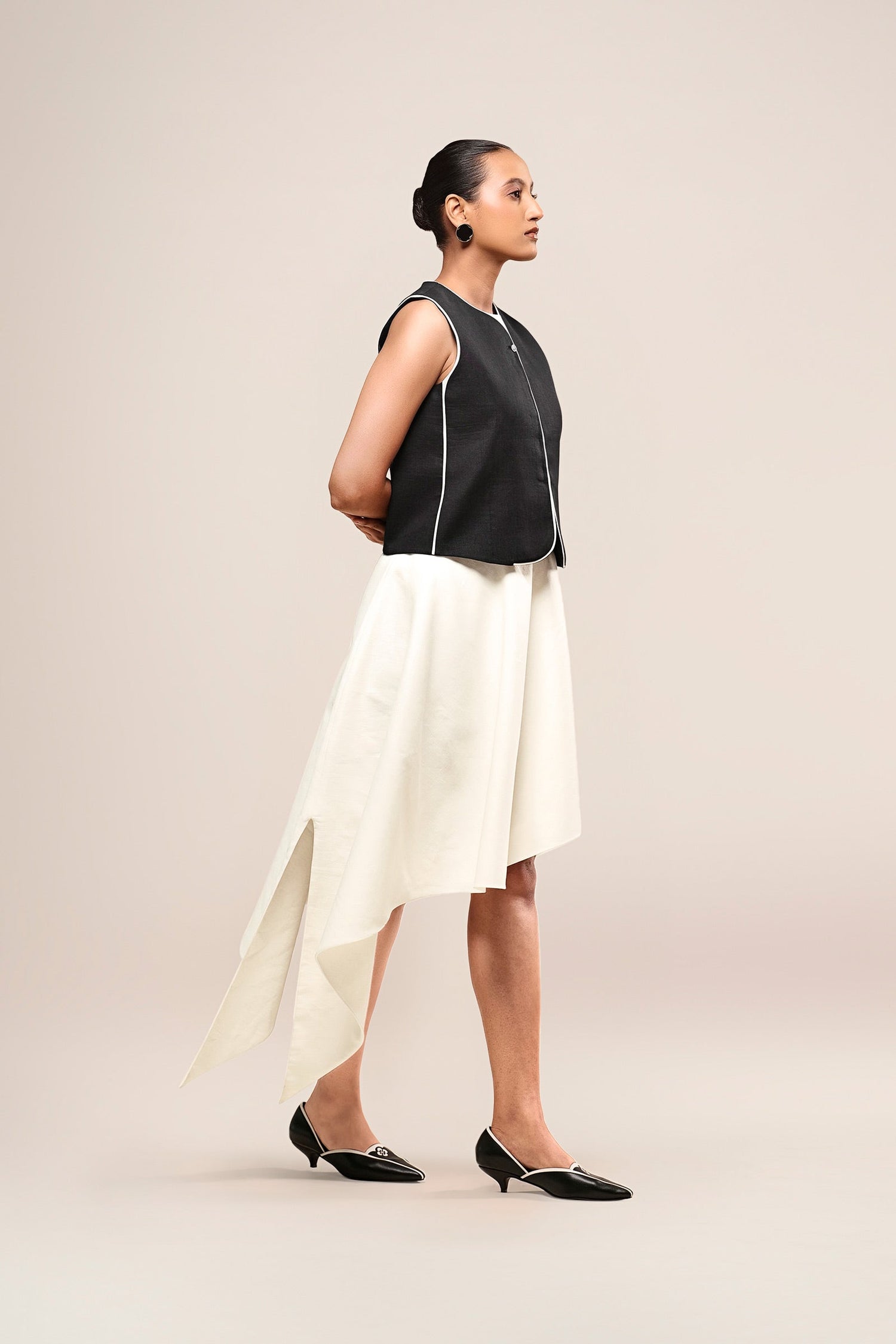  Linen Rumi Waistcoat – Black