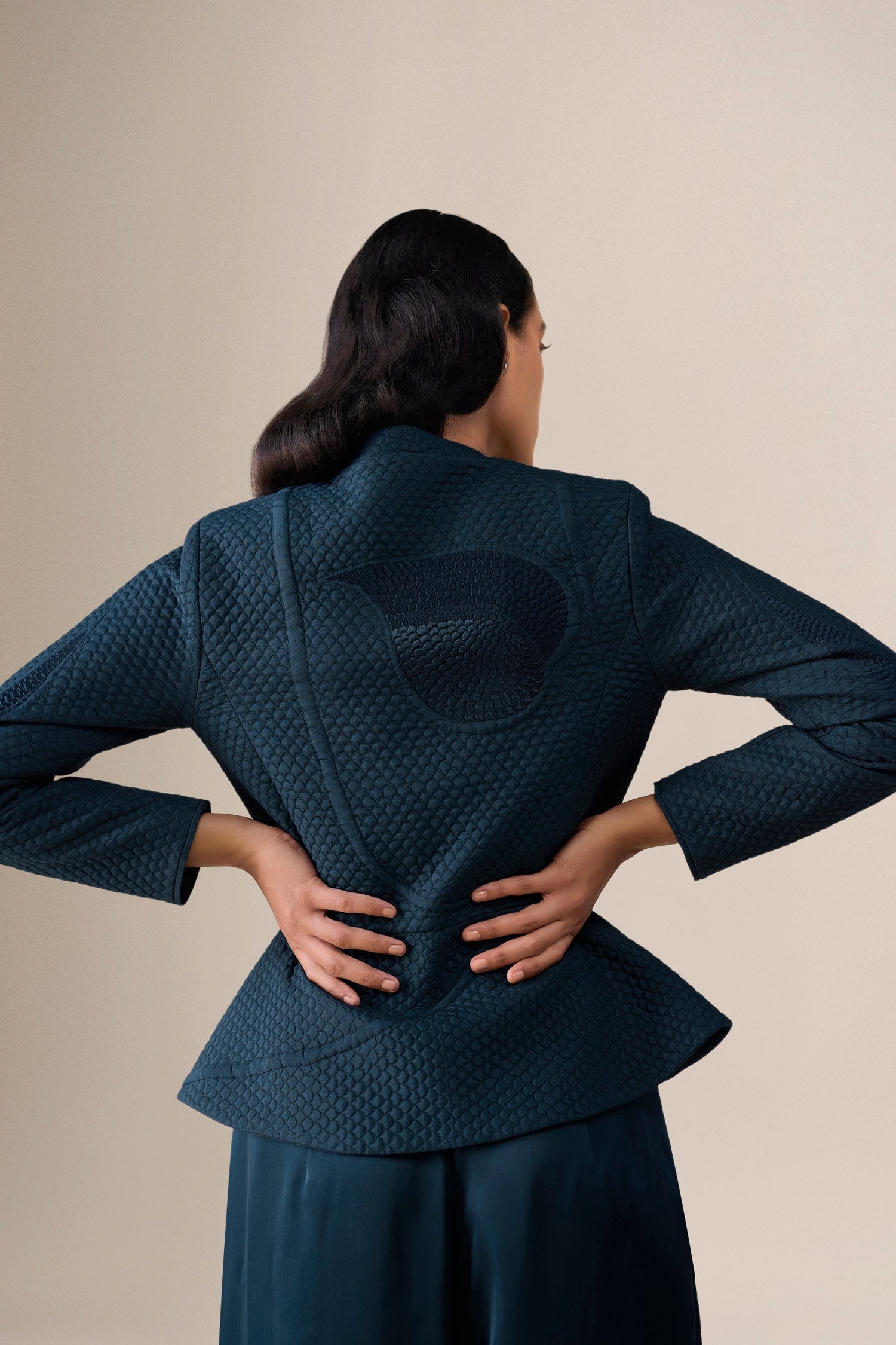  Silk Valla Jacket Set – Black