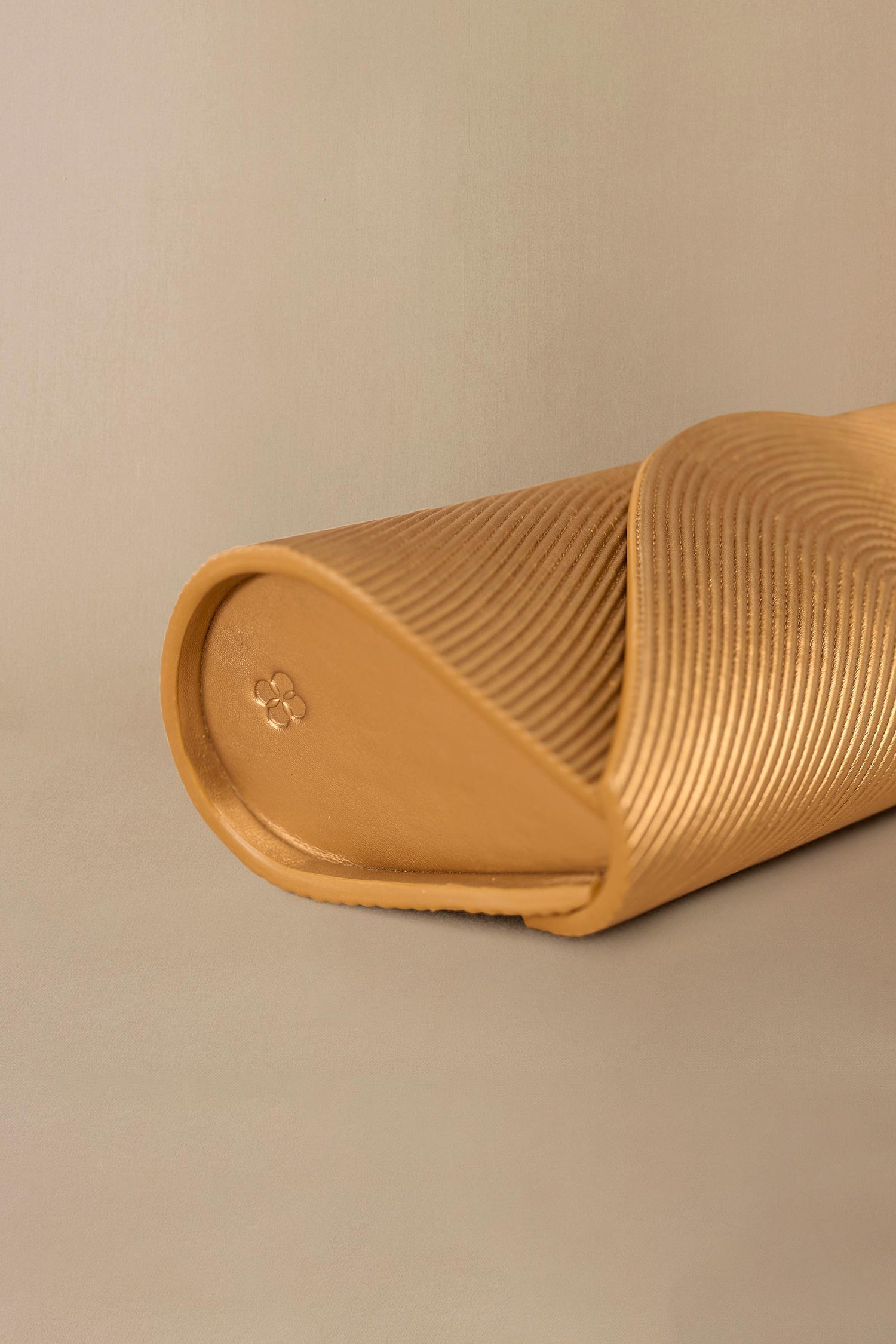  Faux Leather Reba Clutch – Metallics